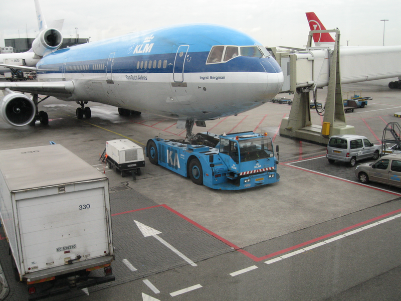 Illustration for article titled The tow-bar-less pushback tug